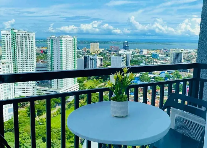 Balcony 28 In Ayala Business Park With Fast Wifi Appartement