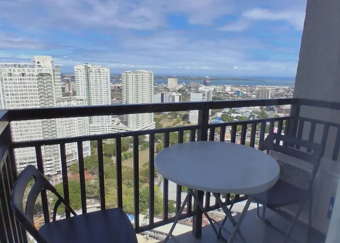 Balcony 28 In Ayala Business Park With Fast Wifi Appartement
